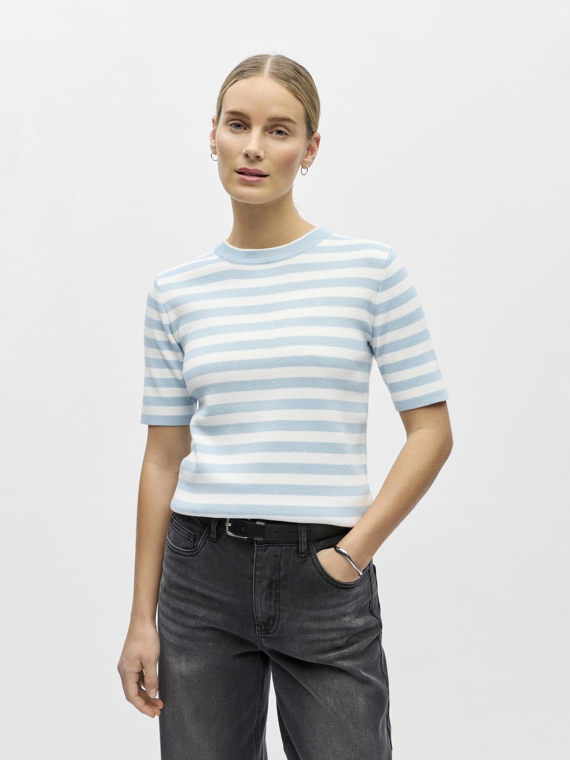 model_shot-front